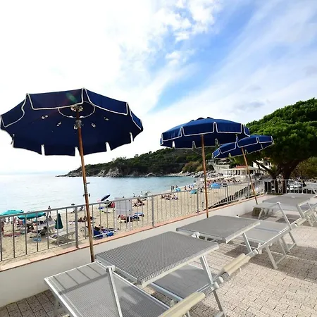 Hotel La Conchiglia 3*