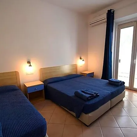Hotel La Conchiglia 3*